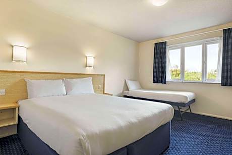 Triple Room (One Double & One Single)