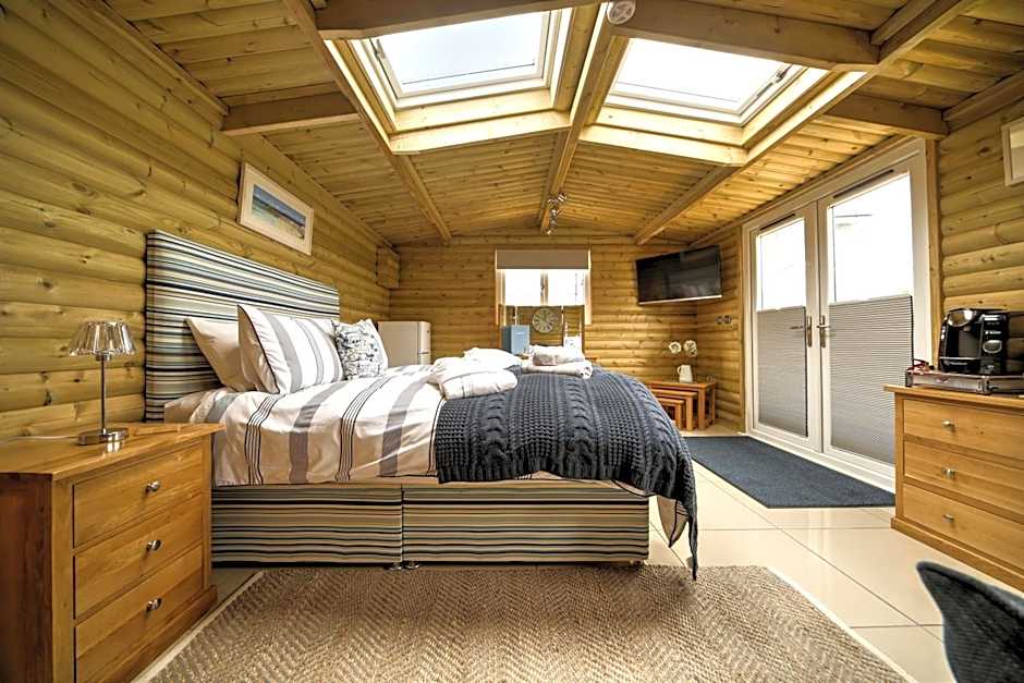 Photo 1 of 11 of Deluxe 1 Bedroom Cabin