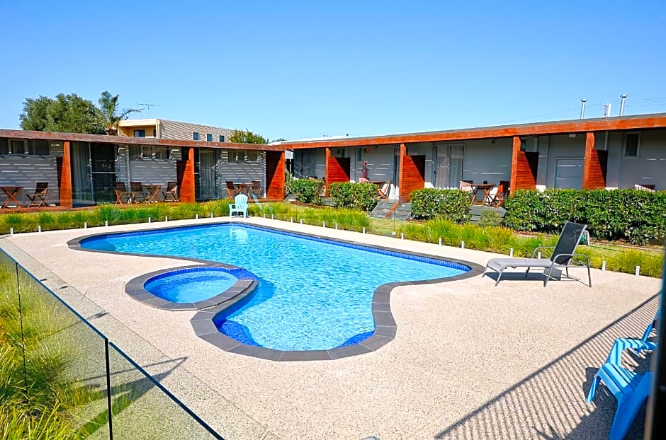 Riverside Ocean Grove Motel Suites and Holiday Cabins