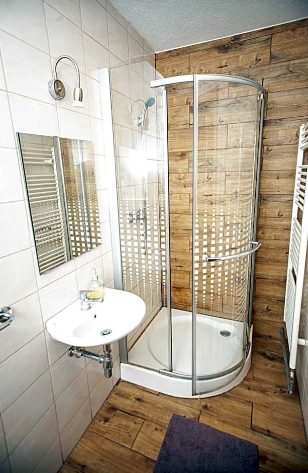 Hostinec pod úbočou