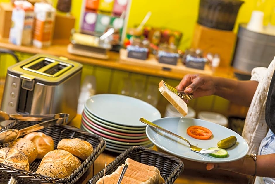 Five Reasons Hostel & Hotel