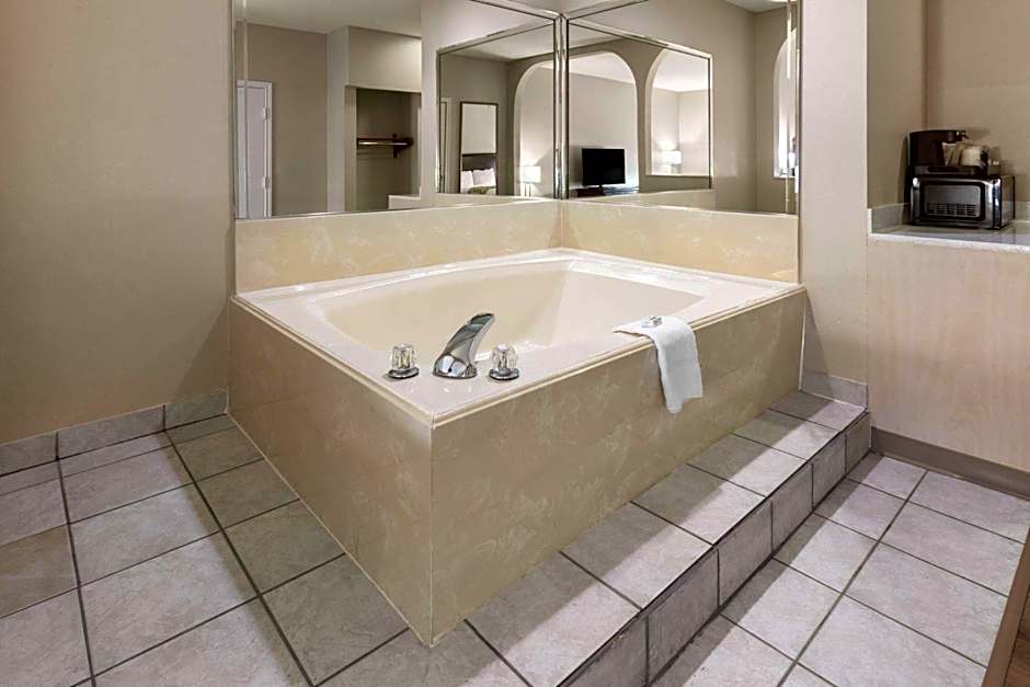 Baymont by Wyndham Houston TX