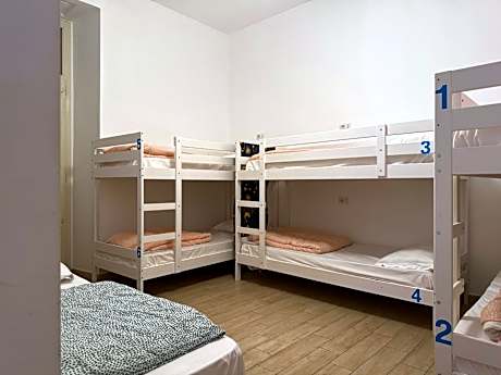 Bed in 6-Bed Mixed Dormitory Room