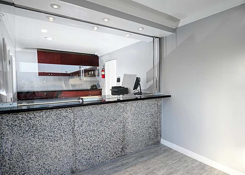 Sea Rock Inn - Long Beach