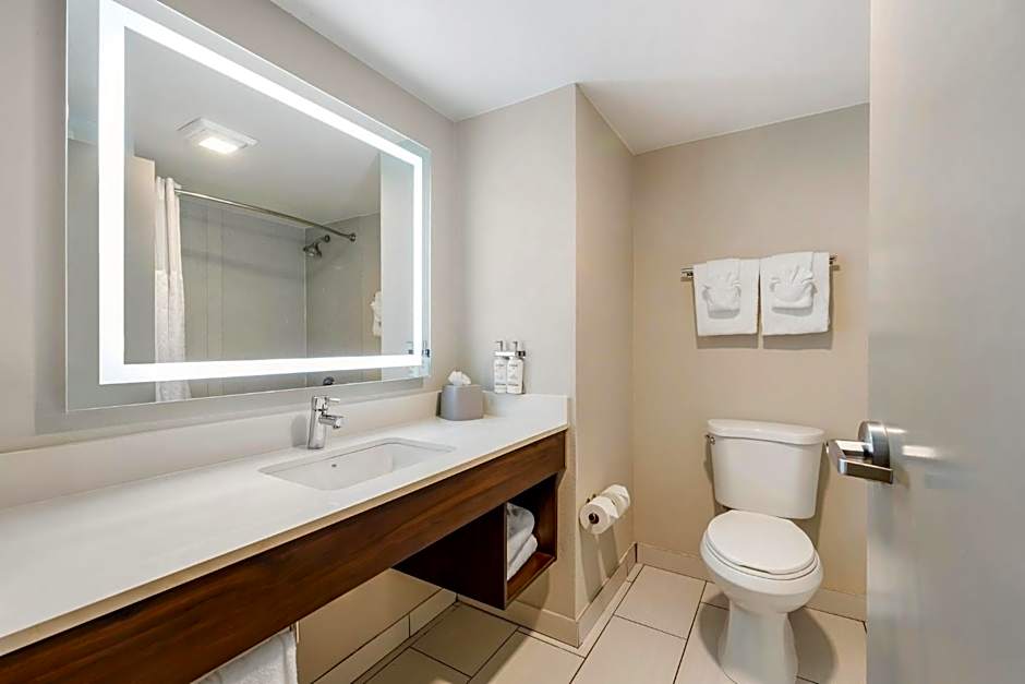 Holiday Inn Express & Suites Antioch By IHG