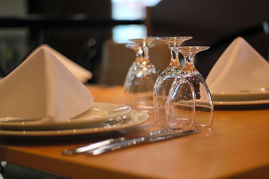 Noubou International Hotel AKWA