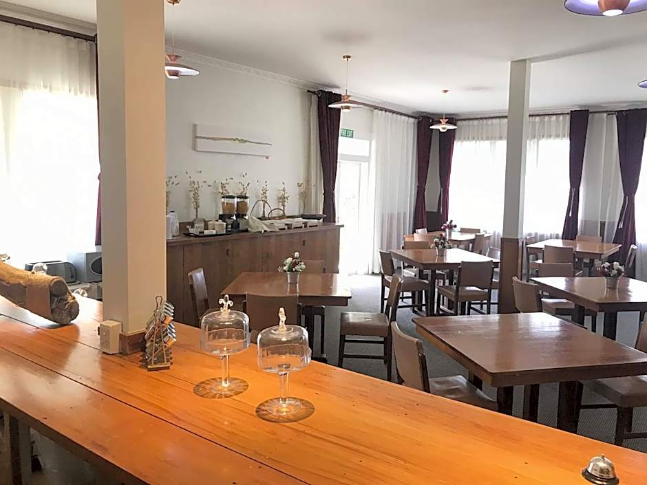 Te Puia Hot Springs Hotel