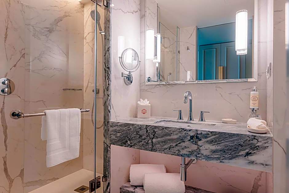 Legacy Hotel Cascais, Curio Collection by Hilton