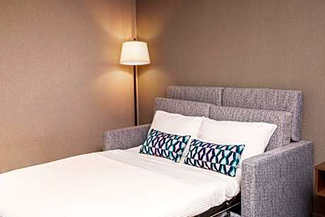1 Bedroom Suite, 2 Queen, Sofa bed