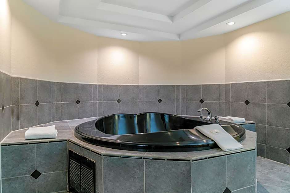 Quality Inn & Suites Banquet Center