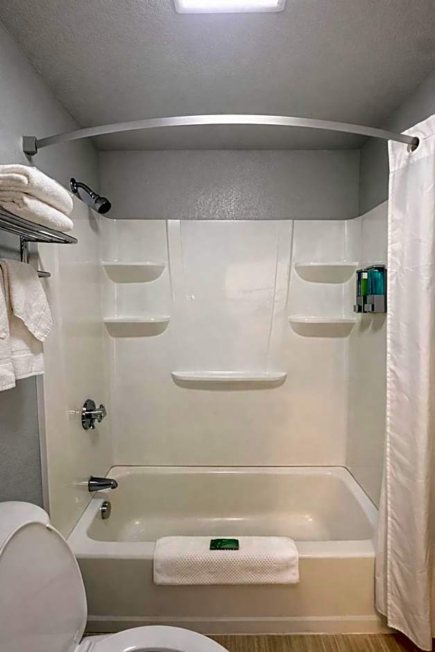 Riverview Inn & Suites