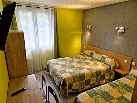 Triple Room (Street Side)