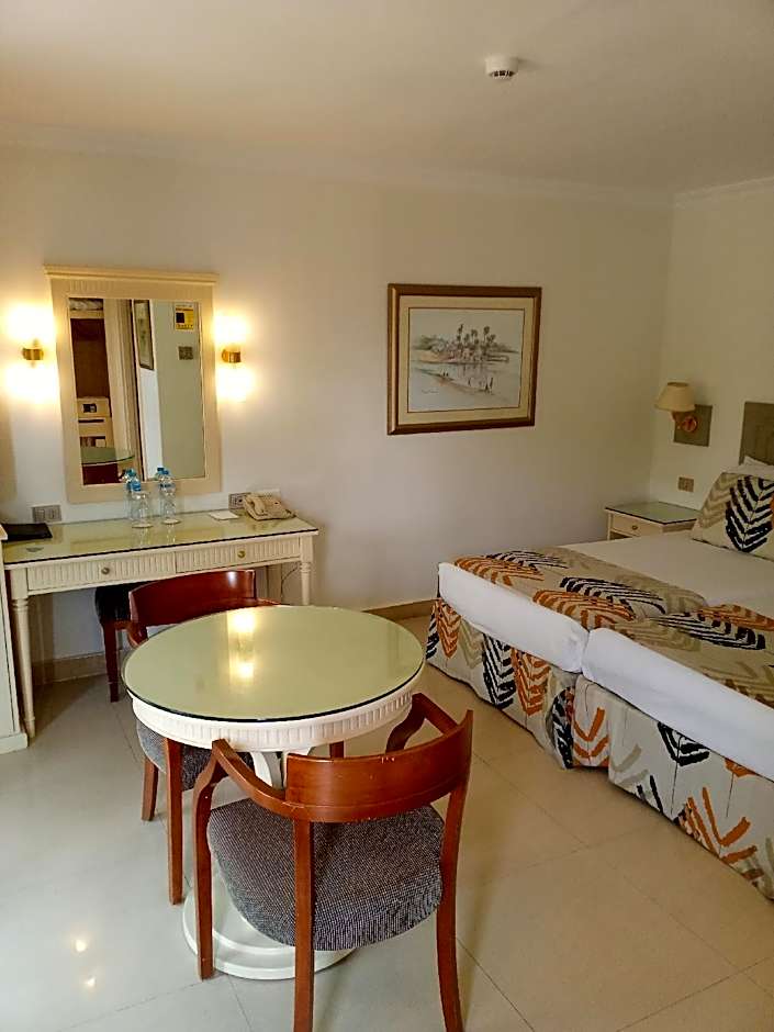 Cairo Pyramids Hotel