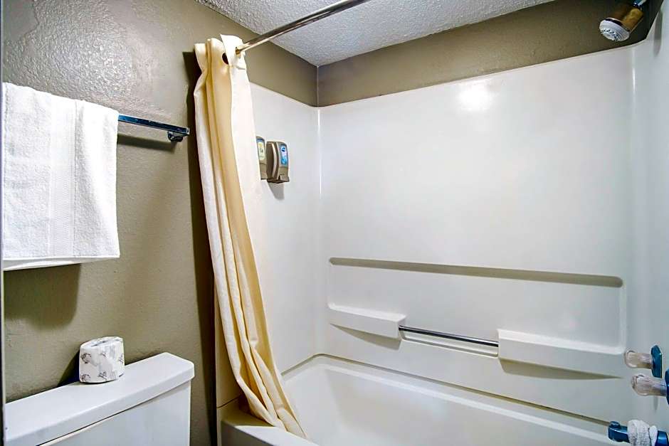 OYO Hotel Hutchinson KS West 4th Ave