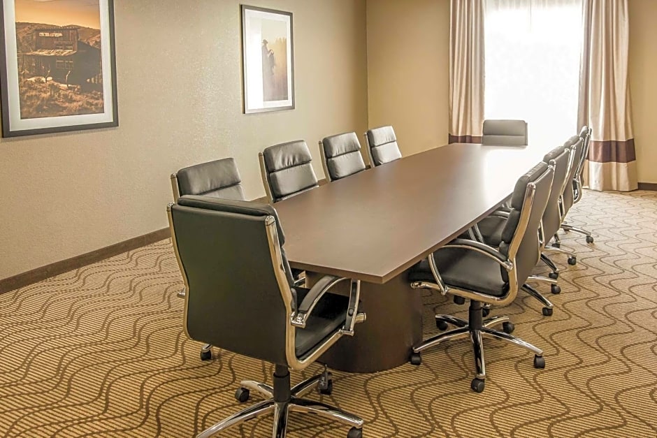 Comfort Suites - Dodge City