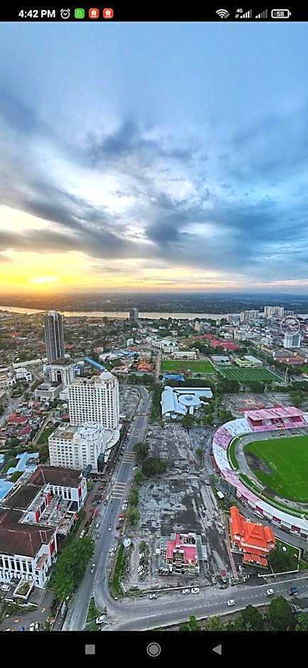 Zulanie Suite Troika Residence, SPACIOUS AND COZY WITH POOL, Free Wifi & Netflix in Golden Triangle of Kota Bharu