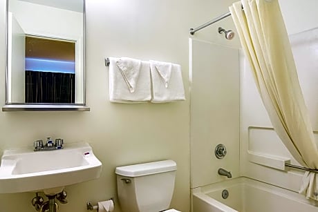 Queen Room - Disability Access - Smoking