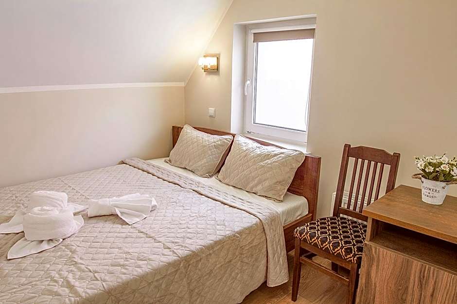 Mandarin Restoran & Hostel