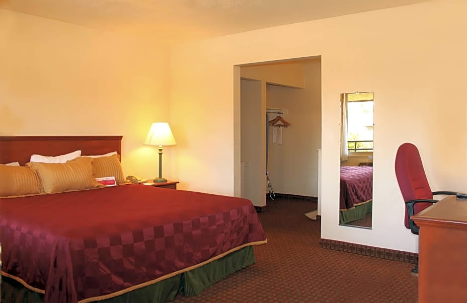 Ramada by Wyndham near SeaWorld / Mission Beach