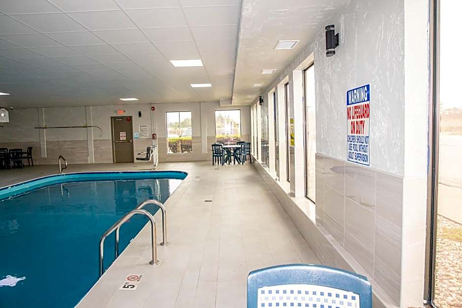 Days Inn and Suites by Wyndham Hammond, IN