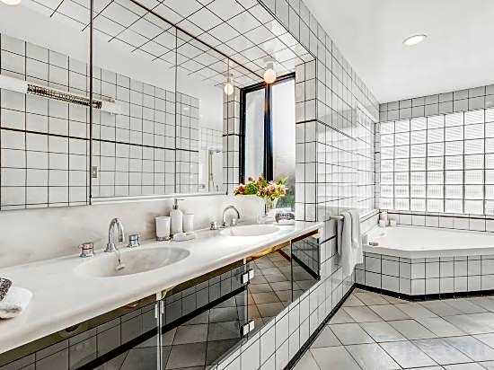 Serenity on Wakeman Bed and Breakfast