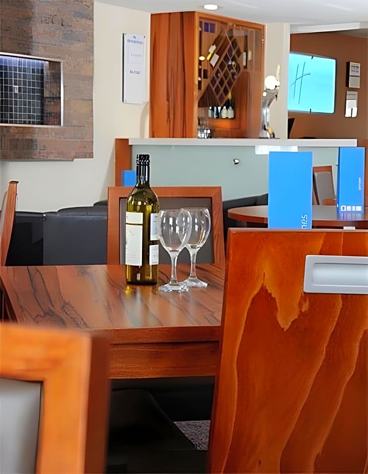 Holiday Inn Express London Gatwick Crawley By IHG