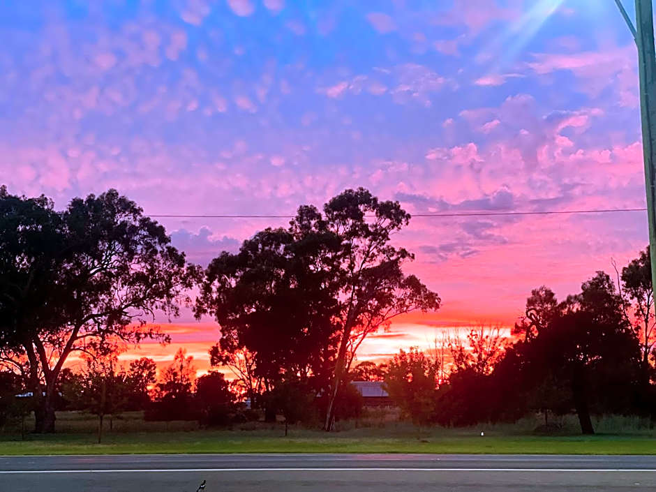Century Motor Inn, Finley