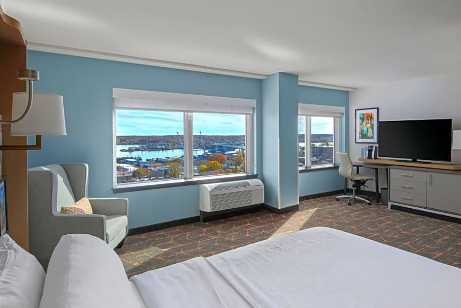 Holiday Inn Portland-By the Bay