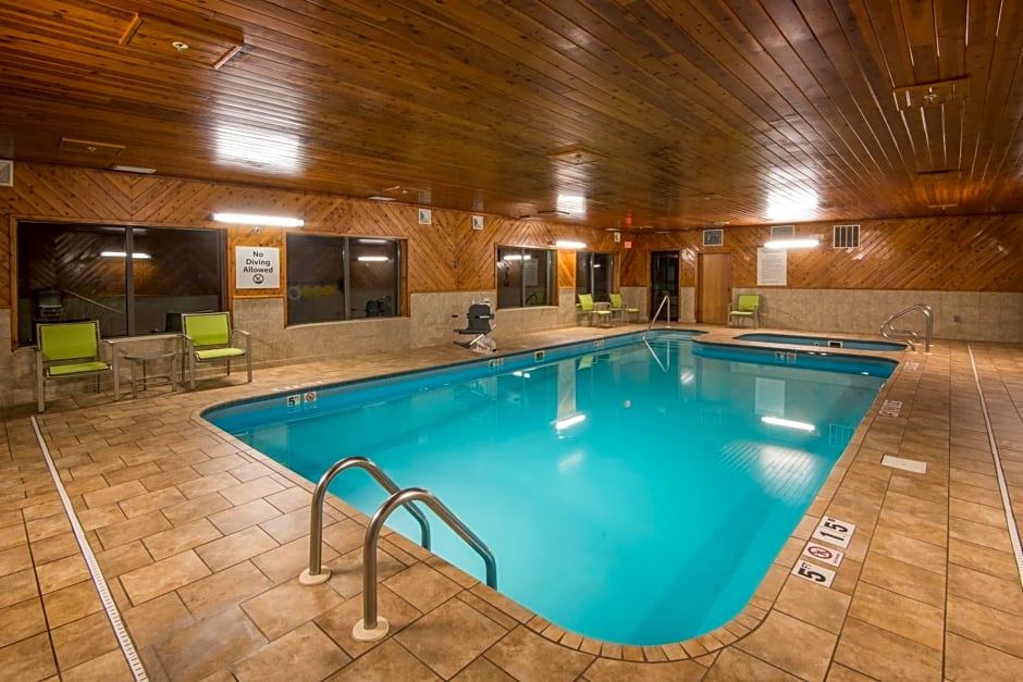 Holiday Inn Express Hotel & Suites Wauseon