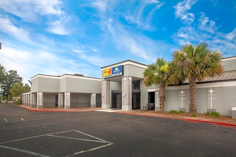 Super 8 by Wyndham Mobile I-65