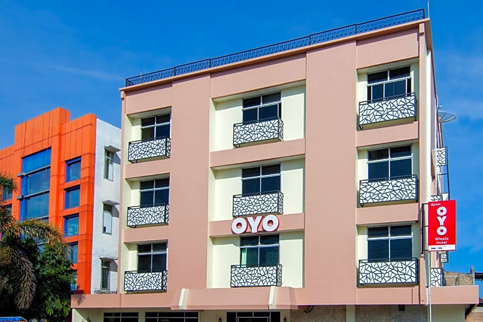OYO 2382 Wisata Hotel