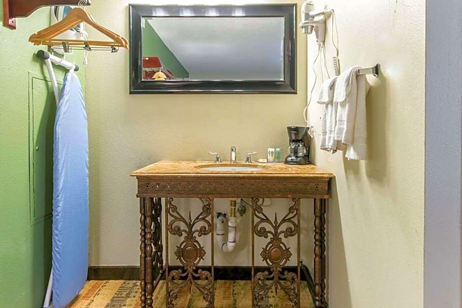 Quality Inn & Suites Horse Cave - Cave City