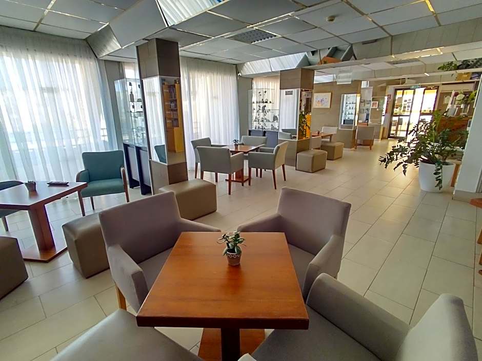 Napa Prince Hotel Apts