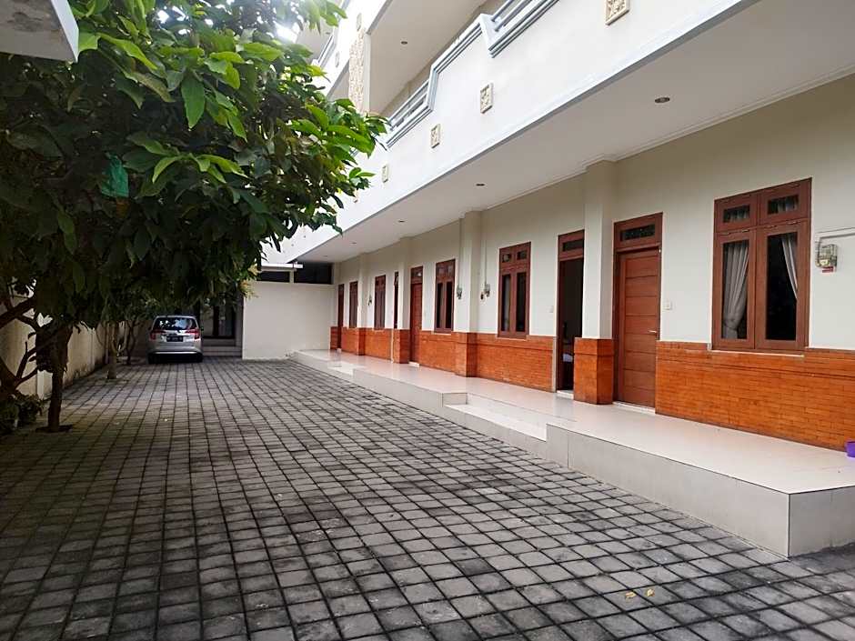 Adi Pelita Sari Bali