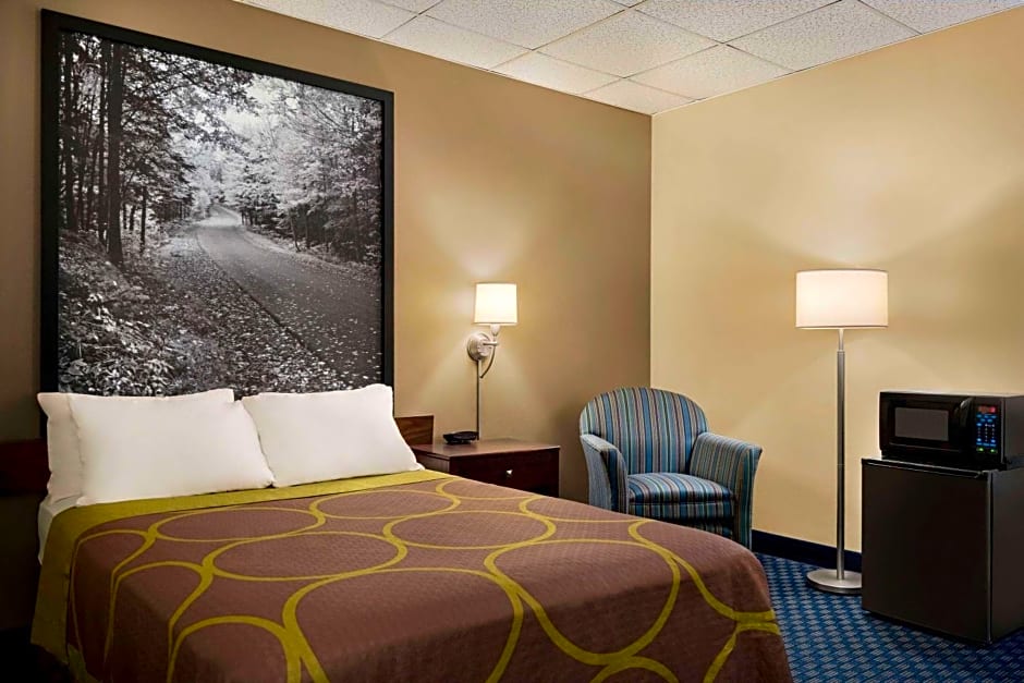 Super 8 by Wyndham Liverpool/Syracuse North Airport