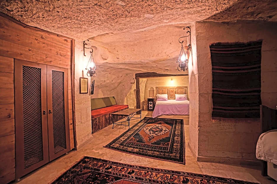 Jerveni Cave Hotel