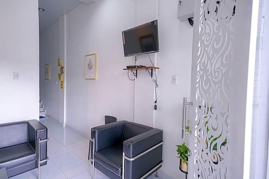 RedDoorz near Pantai Pandan Sibolga