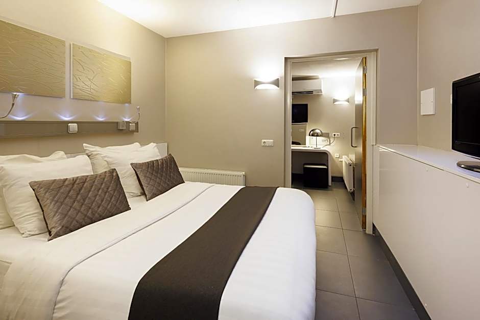Photo 1 of 10 of Souterrain Double Room no View