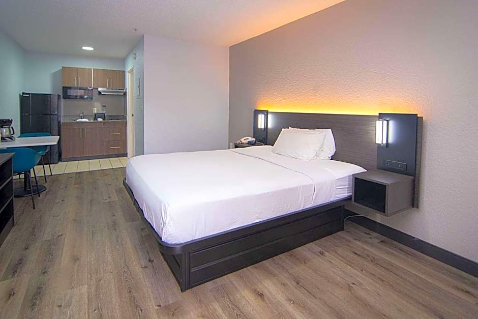 Studio 6 Extended Stay - West Palm Beach, FL
