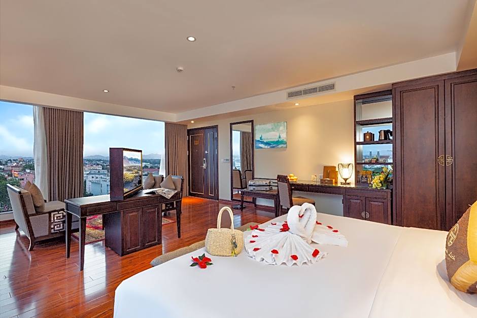 Thanh Lich Royal Boutique