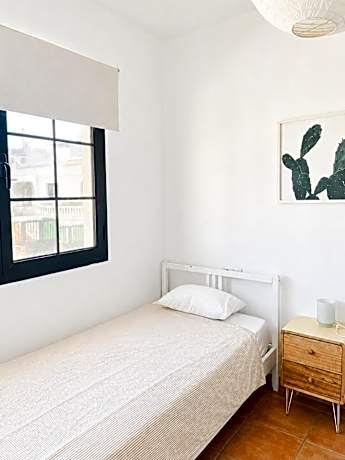 Single Bed in Mixed Dormitory Room