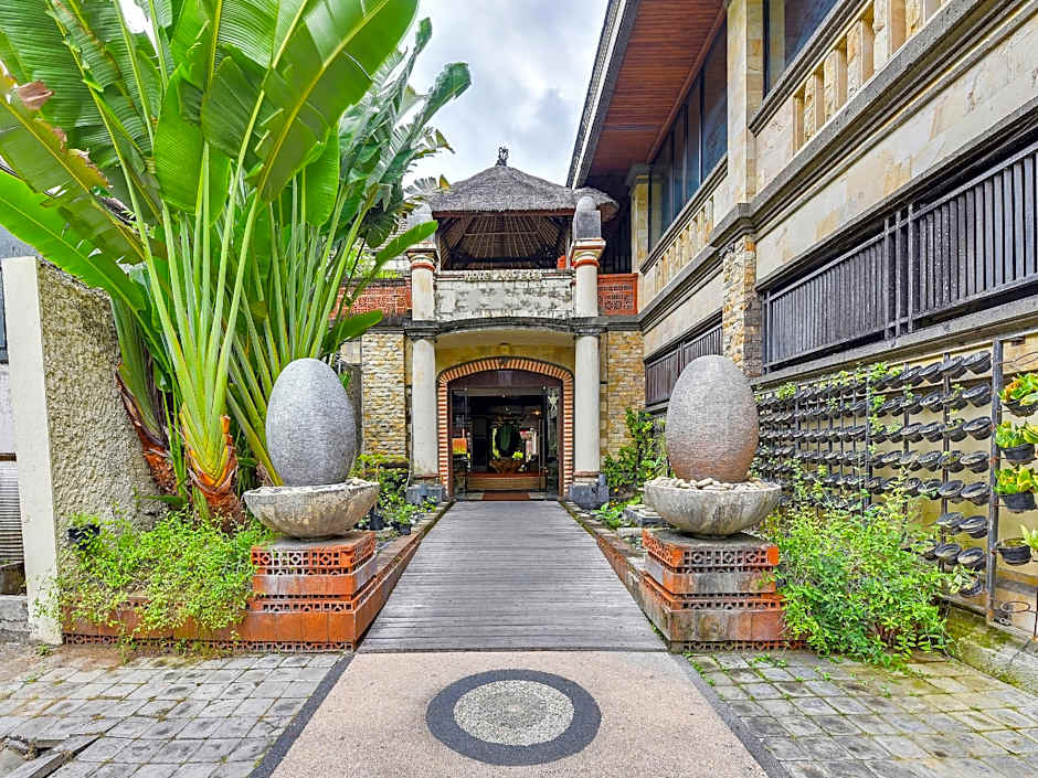 Super OYO Townhouse Oak Maxi Hotel Legian