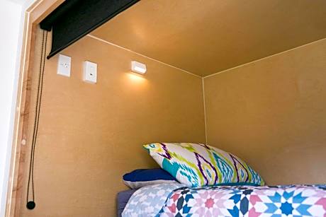 Single Pod in 6-Bed Dormitory Room