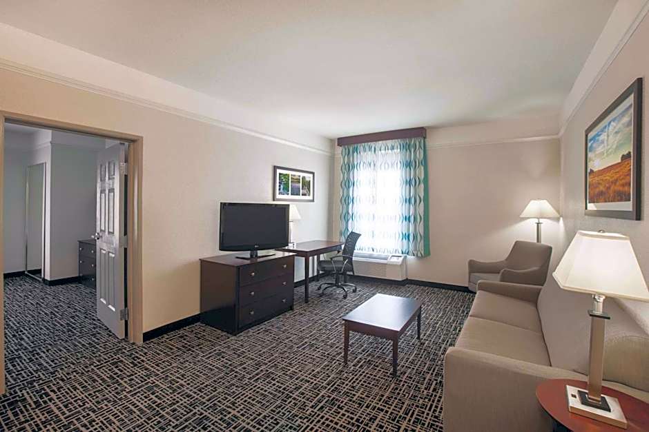 La Quinta Inn & Suites by Wyndham Mansfield