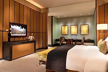One-Bedroom Grand Suite