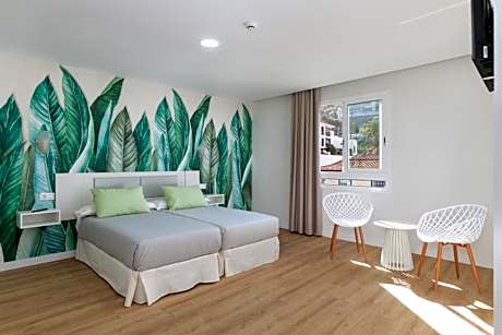 Twin Room with City View
