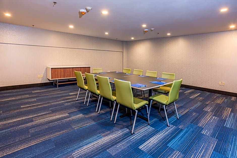 Holiday Inn Express Hotel & Suites Swansea By IHG