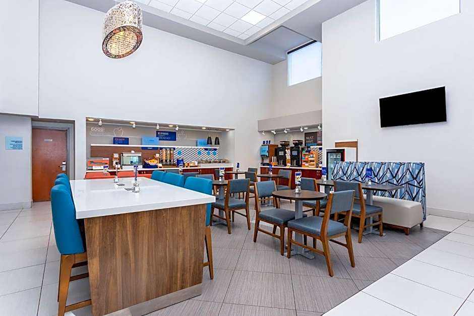 Holiday Inn Express & Suites Lantana By IHG