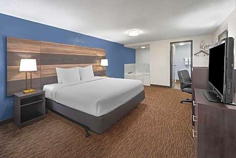 Deluxe King Room - Non-Smoking