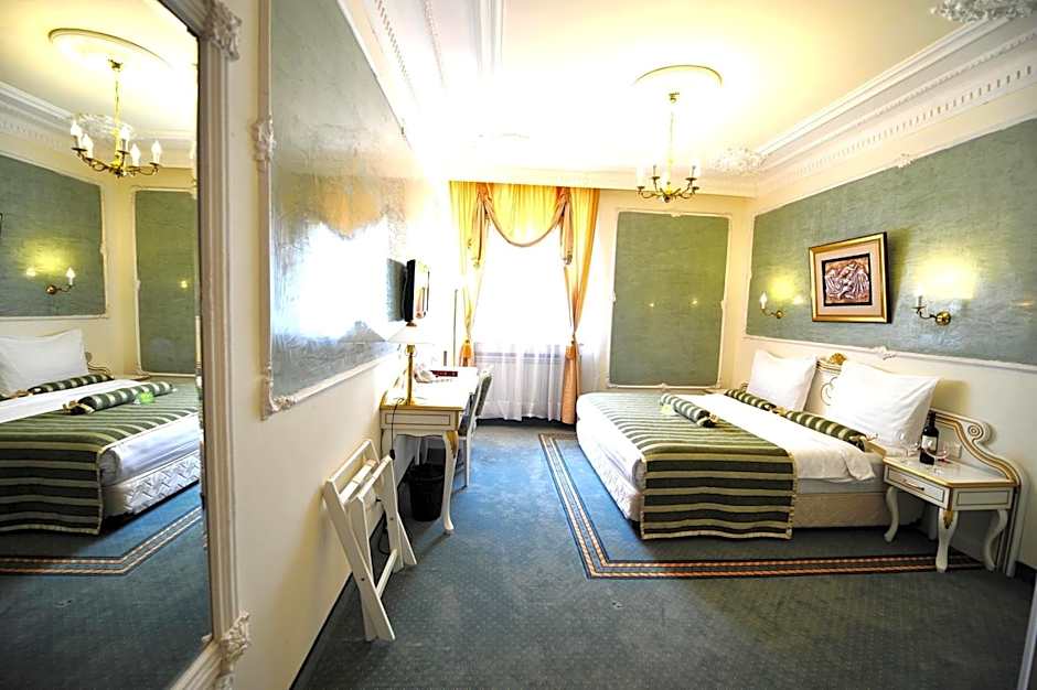 Queen's Astoria Design Hotel